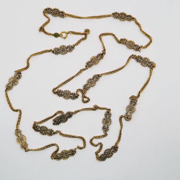 Accessocraft N.Y.C. Necklace Ornate Filigree Central Floral Motif. Gold Tone - Picture 5 of 6